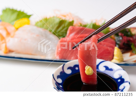 金槍魚生魚片、鯛魚、鮭魚 87211235