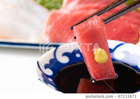 主金槍魚、紅鯛魚的托羅生魚片 87211671