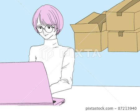 插圖_一個女人在有紙板的房間裡操作電腦 87213940