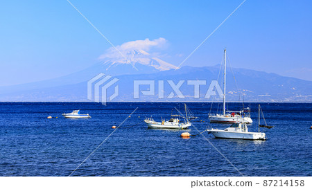 Suruga Bay, yachts and Mt. Fuji Suruga Bay, yachts and Mt. Fuji 87214158