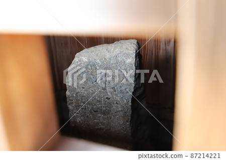 Obata, Ishioka City, 23 nights with a stone monument of spherical granite called oval stone 87214221