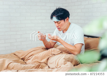 吃藥的男人 87214353