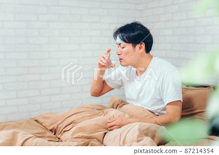 吃藥的男人 87214354