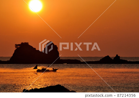 Sea fog in Moritozaki [Kushimoto Town, Wakayama Prefecture] 87214356