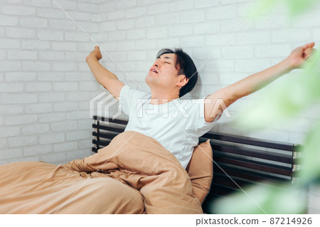 A man in the bedroom (smile / wake up) 87214926