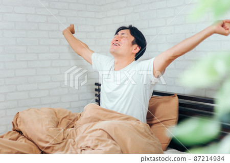 臥室裡的男人(微笑/醒來) 臥室裡的男人(微笑/醒來) 87214984