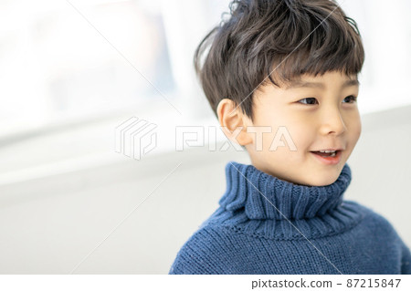 孩子們的表情明亮的生活方式男孩 孩子們的表情明亮的生活方式男孩 87215847