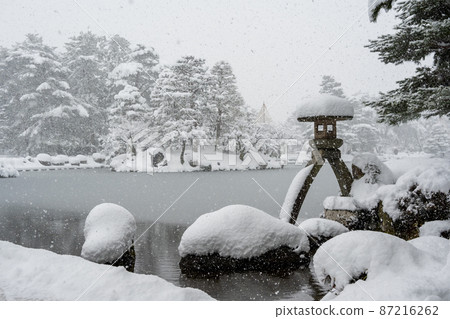 Kenrokuen Lantern, taken in February 2022 Kenrokuen Lantern, taken in February 2022 87216262
