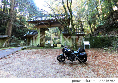 With a motorcycle in front of the East Grand Gate of the East Grand Gate in Nara Prefecture With a motorcycle in front of the East Grand Gate of the East Grand Gate in Nara Prefecture 87216762