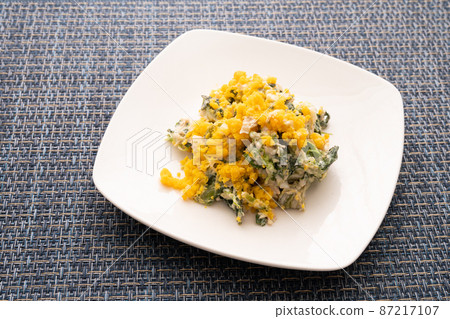 油菜花金槍魚蛋黃醬沙拉 87217107