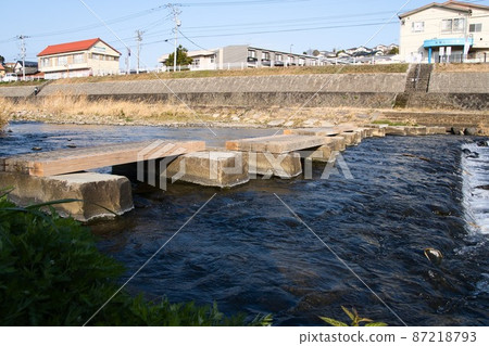 A landscape with the Honmei River, a symbol of Isahaya City, and stepping stones A landscape with the Honmei River, a symbol of Isahaya City, and stepping stones 87218793
