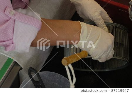 Work scenery to clean every detail for the year-end general cleaning Work scenery to clean every detail for the year-end general cleaning 87219947