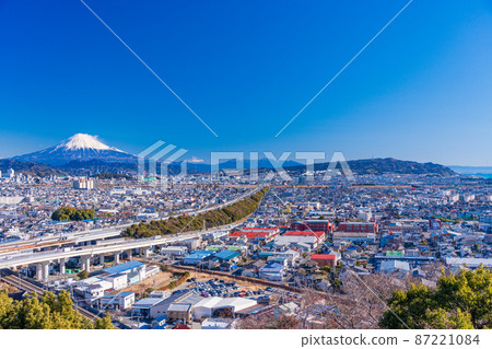 （靜岡縣）東名高速公路在靜岡市運行，富士山遠景 87221084