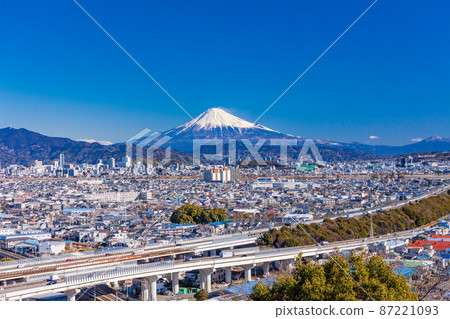 （靜岡縣）東名高速公路在靜岡市運行，富士山遠景 87221093