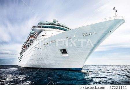 Cruise ship 87221111