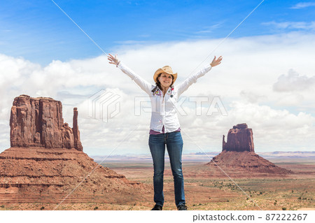 Girl in monument valley 87222267