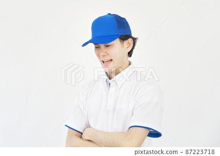 Men's hat and polo shirt uniform Depressed white background Men's hat and polo shirt uniform Depressed white background 87223718