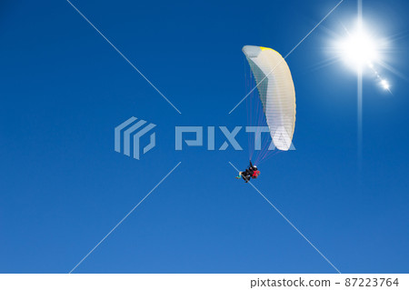 paragliding 87223764