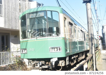 在藍天下奔跑的江之電 在藍天下奔跑的江之電 87224256