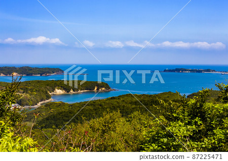 Sea seen from Pearl Road 87225471