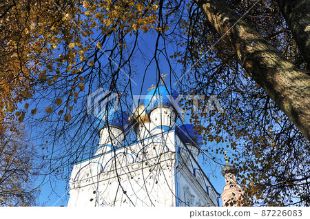 Archangel Cathedral in Bronnitsy in the autumn Archangel Cathedral in Bronnitsy in the autumn 87226083