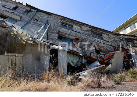 房屋因地震倒塌 房屋因地震倒塌 87226140