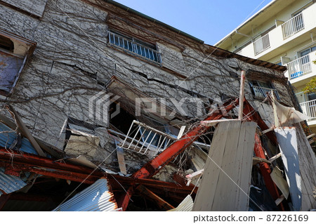 房屋因地震倒塌 87226169