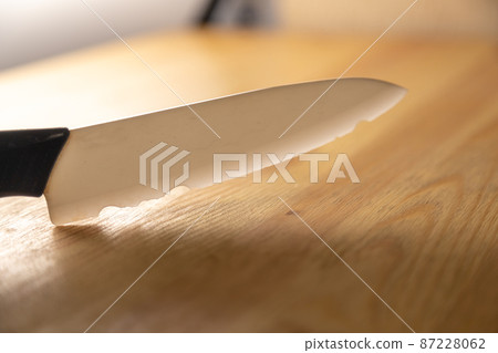 old broken ceramic knife on wooden table old broken ceramic knife on wooden table 87228062