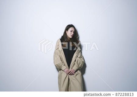 Cool female portrait 87228813