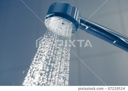 shower with water stream 87229524