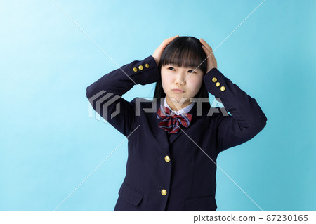 Junior high school female student 87230165