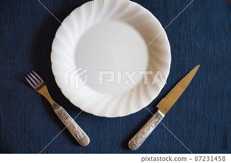 White plate, knife and fork White plate, knife and fork 87231458