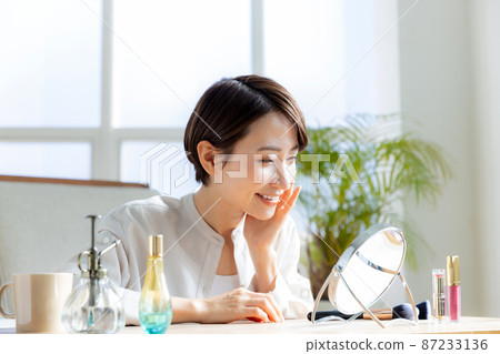 Beauty middle women Beauty middle women 87233136