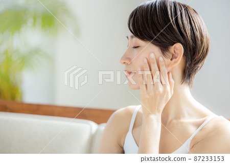 Female beauty is beautiful Female beauty is beautiful 87233153