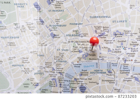 west end london map with pin 87233203