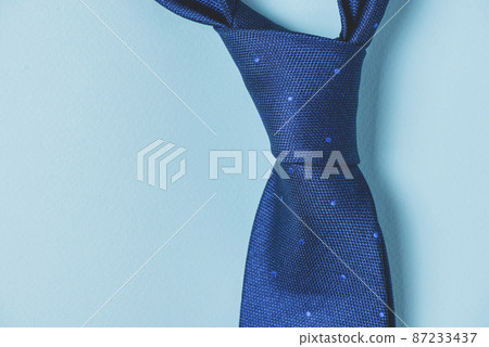 close up tie knot 87233437
