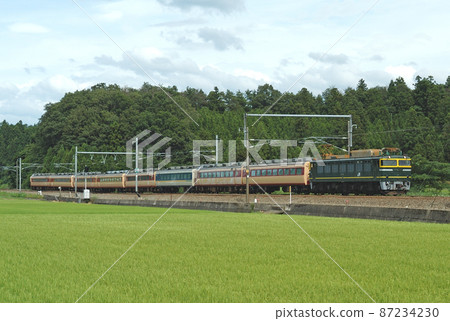 Hokuriku Main Line Hosorogi-Awara Onsen JR West EF81-113 (Tsuruga) + 485 series (Kanazawa) Distribution forwarding 87234230