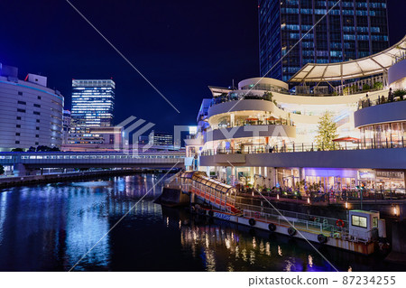 聖誕節期間橫濱站周圍的夜景 87234255