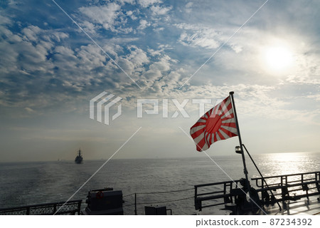 海上自衛隊觀察護航船旭日旗 海上自衛隊觀察護航船旭日旗 87234392