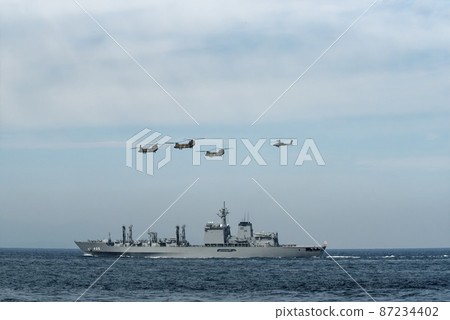海上自衛隊觀察艦型補給艦CH-47 海上自衛隊觀察艦型補給艦CH-47 87234402