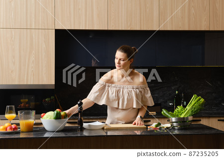 Pregnant woman in the kitchen 87235205