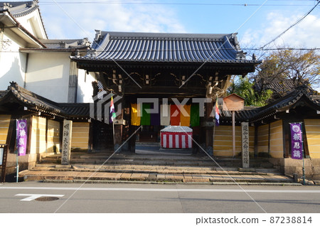 Sanmon Gate of Honganji Temple Sakai Betsuin (3-1-10 Shinmeichohigashi, Sakai-ku, Sakai-shi, Osaka) 87238814