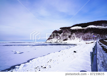 Shiretoko Peninsula / Ryuhyohara and Puyuni Pass 87239635