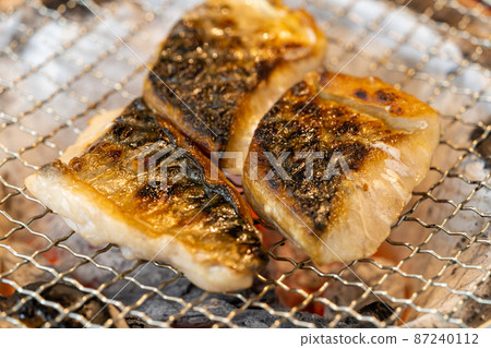 Salted mackerel grilled with Bincho charcoal 87240112