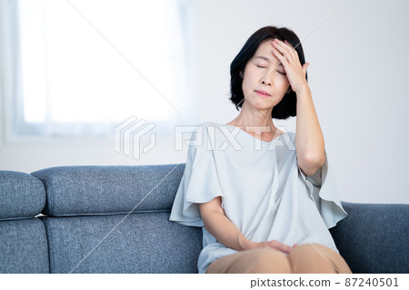 Senior woman who is sick Senior woman who is sick 87240501
