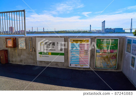 神奈川縣橫濱市鶴見區面向大海的海芝浦站 神奈川縣橫濱市鶴見區面向大海的海芝浦站 87241083