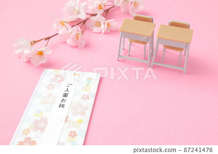 入場圖片 | 桌椅、櫻花和禮包 87241476