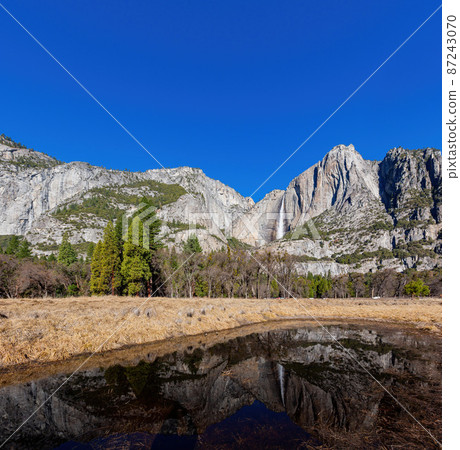 Sunny view of the upper Yosemite Falls of Yosemite National Park 87243070