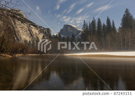 Night view of the half dome and merced river landscape of Yosemite National Park 87243151