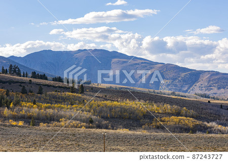 Sunny view of the fall color around Conway Summit 87243727